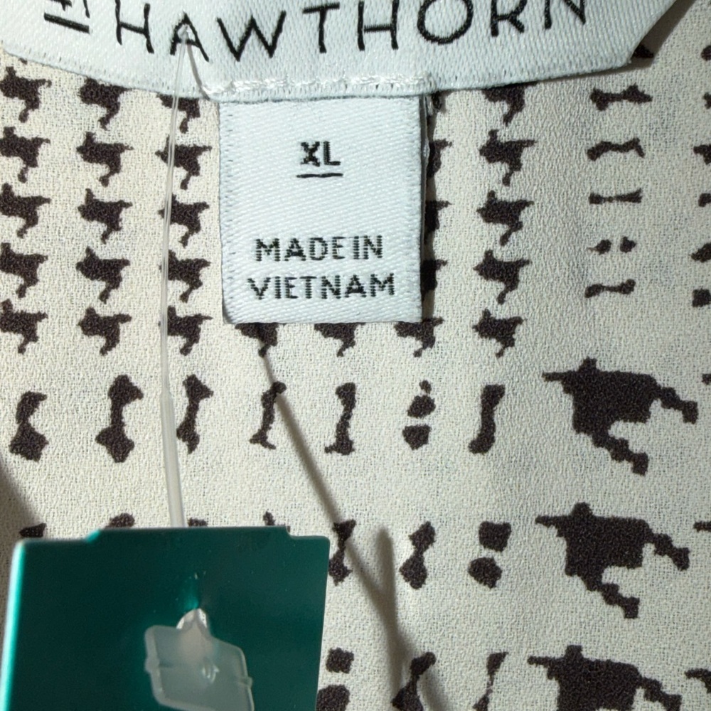 41 Hawthorn White Short-Sleeve V-Neck Top with Black Print - Picture 2 of 4